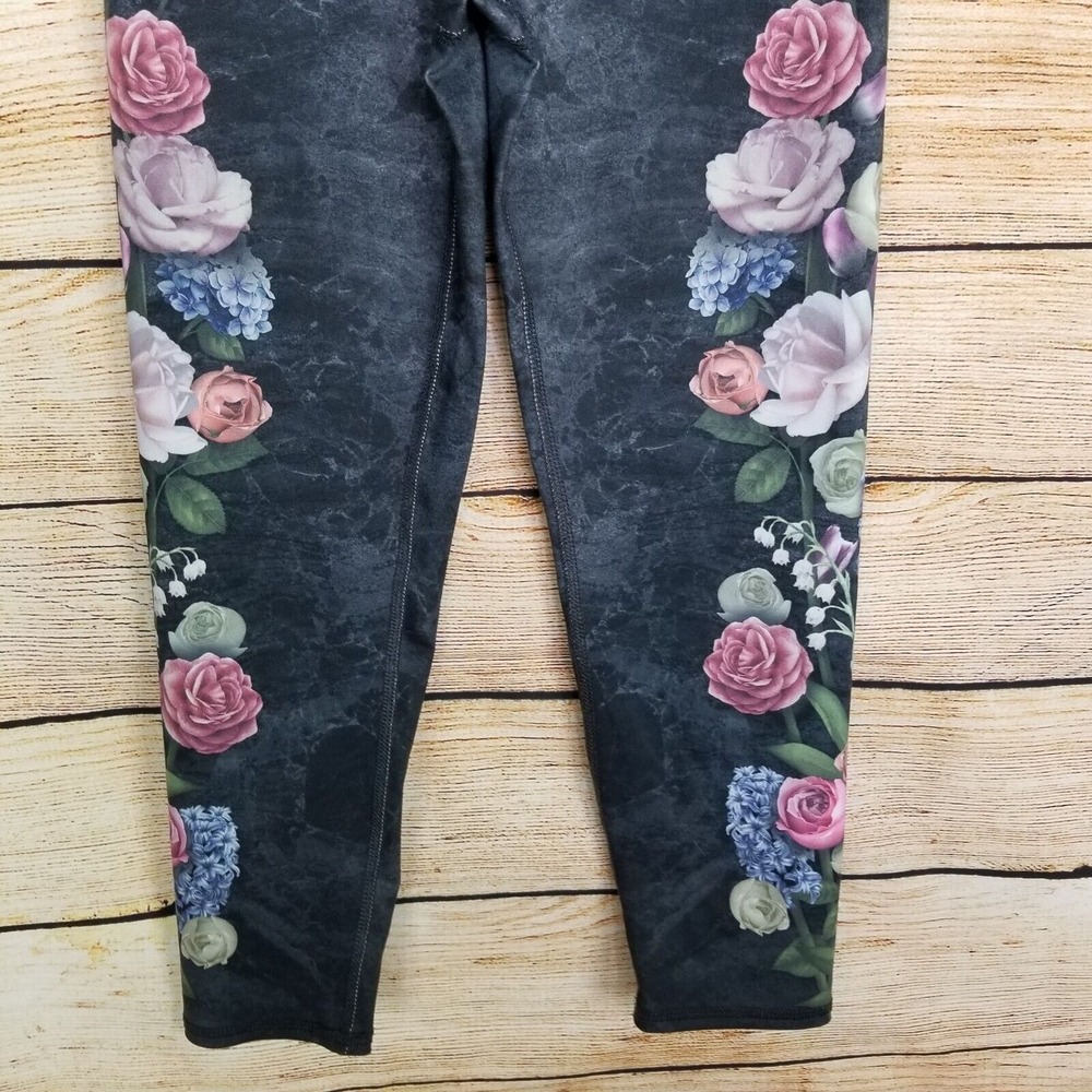 Evolution and Creation Leggings Size S Capri High Rise Black Marble Swirl Roses - Picture 3 of 6